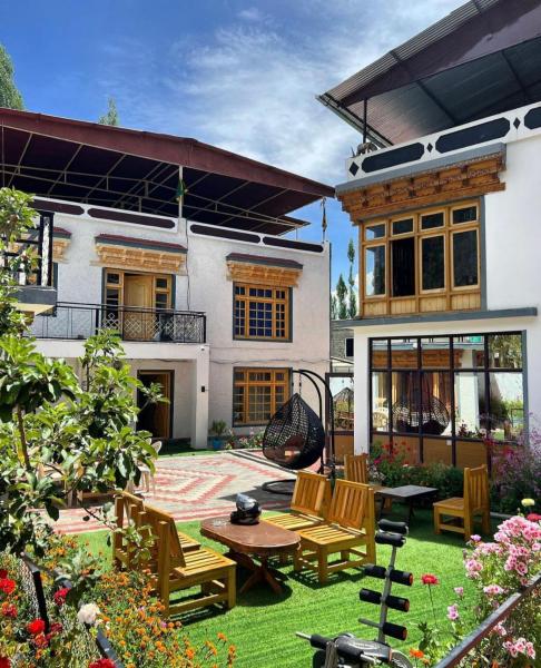 A la foto es mostra l'objecte Sky land guest house situat a la ciutat de Leh.