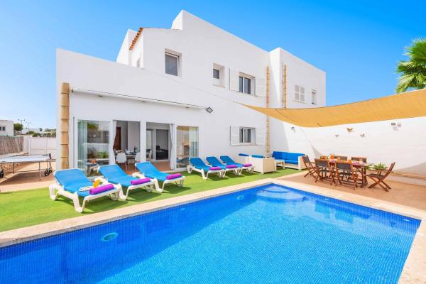 照片显示了位于Cala d´Or市的Villa Solaris物件。