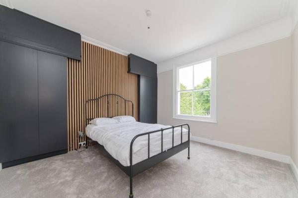 A la foto es mostra l'objecte Stylish & Spacious 3-Bed House, Parking and Garden situat a la ciutat de Finchley.