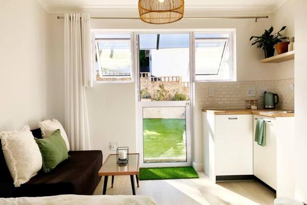 写真にはGlencairn市にあるHoliday Self Catering Cottageが写っています。