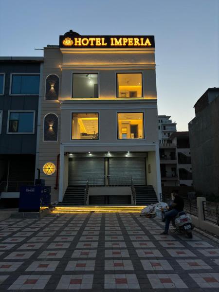 På bilden syns objektet Hotel imperia som ligger i staden Kharar.