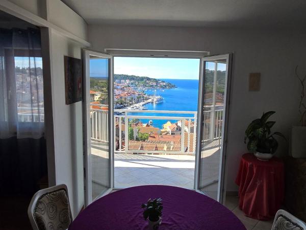 A la foto es mostra l'objecte Apartments Boćin Rosso situat a la ciutat de Hvar.