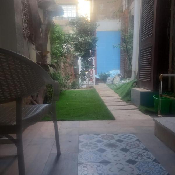 Nella foto è visibile l'oggetto ستوديو situato nella città di Il Cairo.