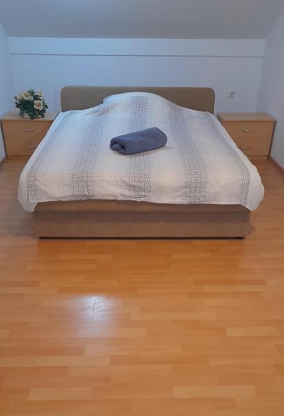 Na fotografii je vidět objekt Hari 3 Ivanica nacházející se ve městě Dračevo.