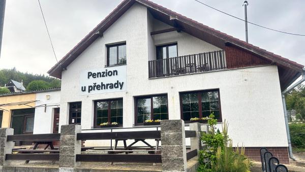 A la foto es mostra l'objecte Penzion u přehrady situat a la ciutat de Štěchovice.