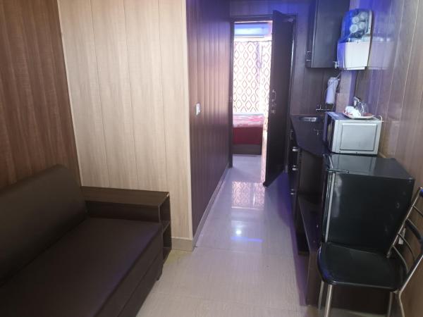 The photo shows the SkykingHotel located in the city of Narela.