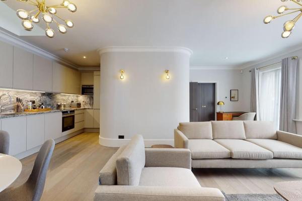 Amazing Newly Refurbished Mews House in W1, London