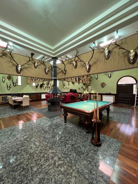 A la foto es mostra l'objecte Luxury Villa con piscina y tenis privados PLUS situat a la ciutat de Argés.