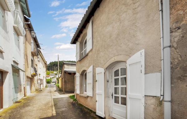 Nella foto è visibile l'oggetto 2 Bedroom Lovely Home In Saint-Jean-Du-Bruel situato nella città di Tréves.