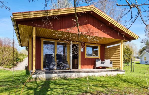 På billedet ses objektet Awesome Home In Gällstad With Sauna beliggende i byen Holmared.