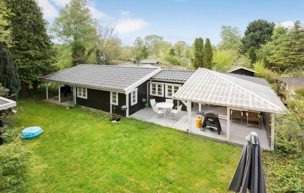 Na fotografii je vidět objekt Awesome Home In Nykøbing Sj With Wifi nacházející se ve městě Rørvig.