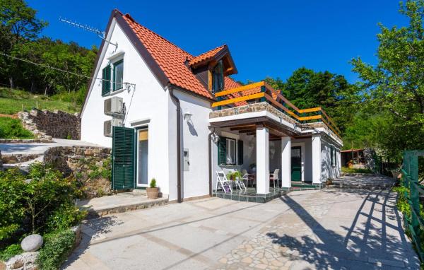 Na zdjęciu widoczny jest obiekt Lovely Home In Gornji Lopci With Wifi położony w mieście Francikovac.