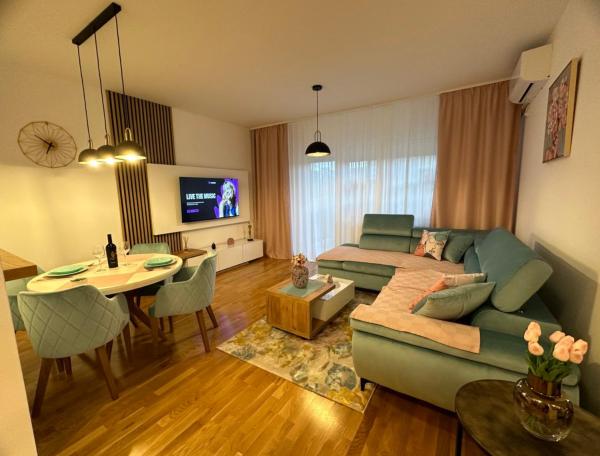 A la foto es mostra l'objecte Violet deluxe situat a la ciutat de Nis.