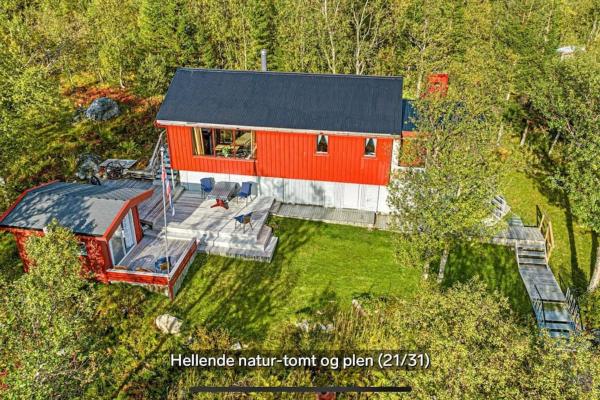 På billedet ses objektet Hytte med havutsikt og stor terasse! beliggende i byen Vengsøya.