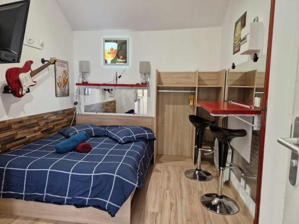 Foto 6: 07 - Joli studio tout équipé avec clim, vue sur jardin, parking privatif gratuit, grand fourgon possible, tout le linge de maison est fourni