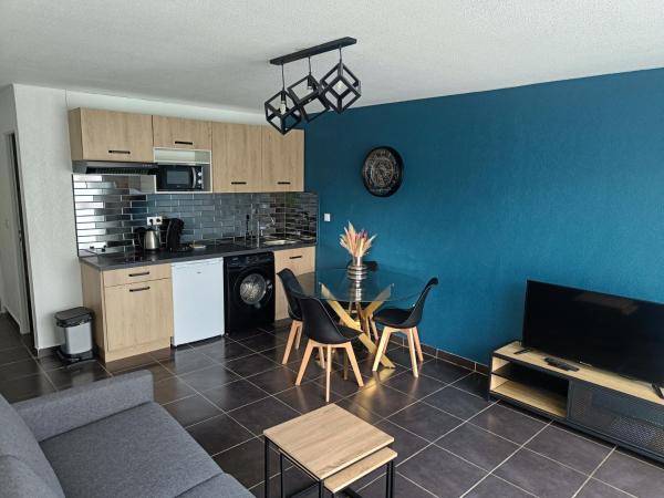 A la foto es mostra l'objecte micro maison, refait à neuf, spacieux, agréable situat a la ciutat de Pollestres.