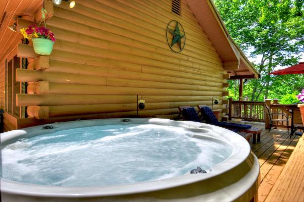 A la foto es mostra l'objecte Goldfinch Rustic - Retreat w Hot Tub& Fire Pit situat a la ciutat de Colima.