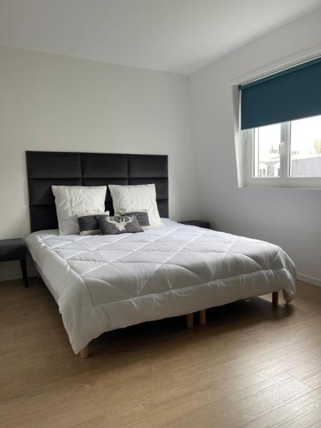 A la foto es mostra l'objecte Maison dans résidence américaine situat a la ciutat de Lésigny.