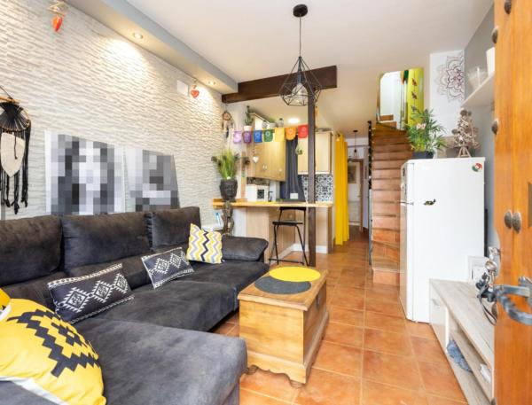 På billedet ses objektet Casita del Barranco lunar beliggende i byen Restábal.