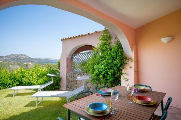 The photo shows the Il Poggio 8 - Klodge located in the city of Porto San Paolo.