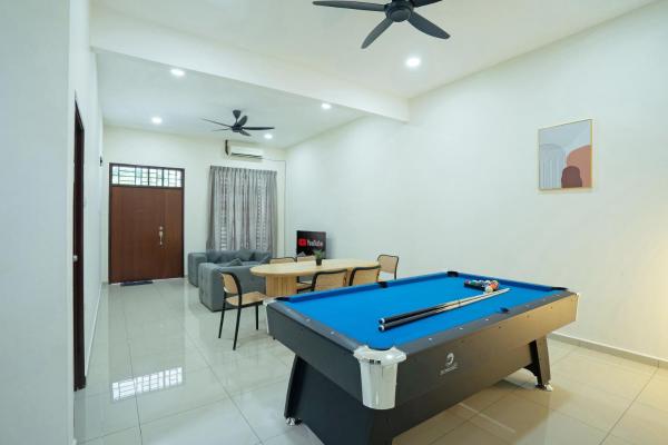 Auf dem Foto ist das Objekt NEW-Batu Pahat 10pax Mahjong Snooker BBQ in der Stadt Semerah zu sehen.