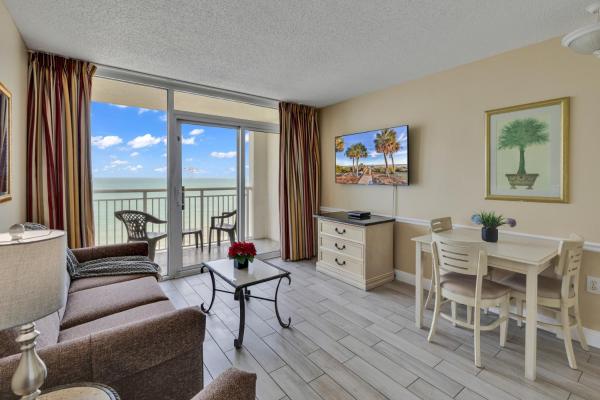 A la foto es mostra l'objecte Oceanfront Condo Camelot By the Sea situat a la ciutat de Myrtle Beach.