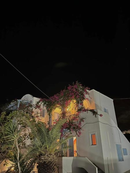 Vocamvilia Apartments - Santorini