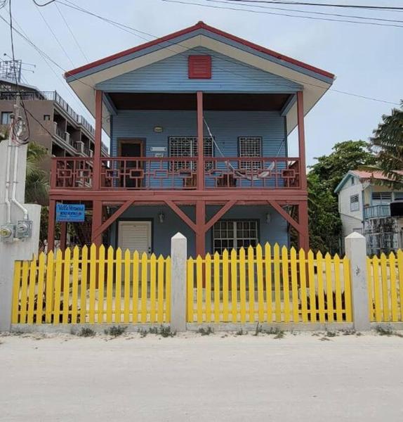 Villa Hermosa- 2 Bedroom Home, Caye Caulker