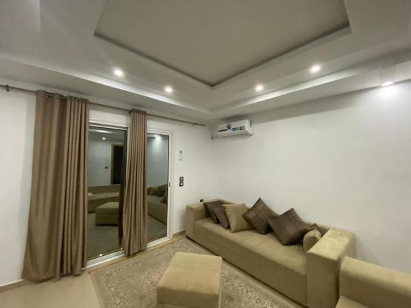 照片显示了位于Es Somaa市的CASA Di AMROU:grande terrasse,position stratégique物件。
