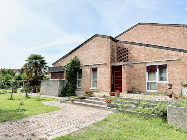 På bildet vises objektet Villa Yemaya - camera con bagno privato som ligger i byen Arzene.