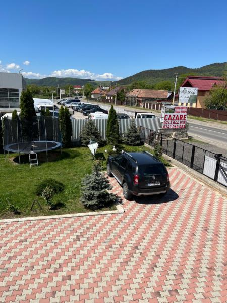 Na fotografii je vidět objekt Popas Turistic Terasa Europa nacházející se ve městě Oituz.