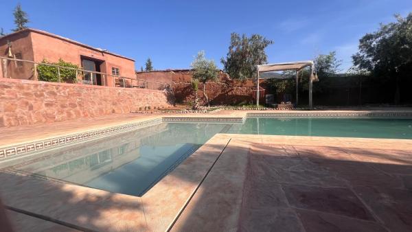 Na zdjęciu widoczny jest obiekt Escapade famille - vue panoramique et piscine privée położony w mieście Salene.