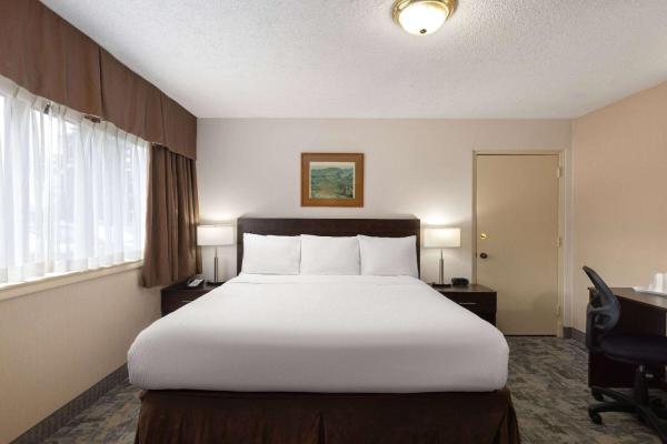A la foto es mostra l'objecte Travelodge by Wyndham Thunder Bay ON situat a la ciutat de Thunder Bay.