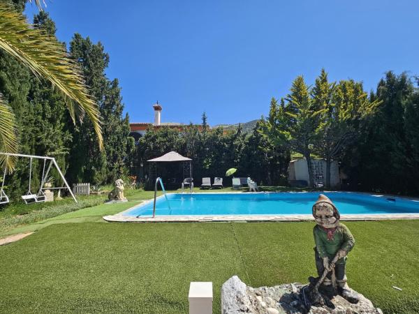 A la foto es mostra l'objecte Villa Lazaro situat a la ciutat de Alfacar.