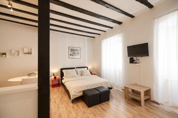 A la foto es mostra l'objecte Studio Kalelarga situat a la ciutat de Zadar.