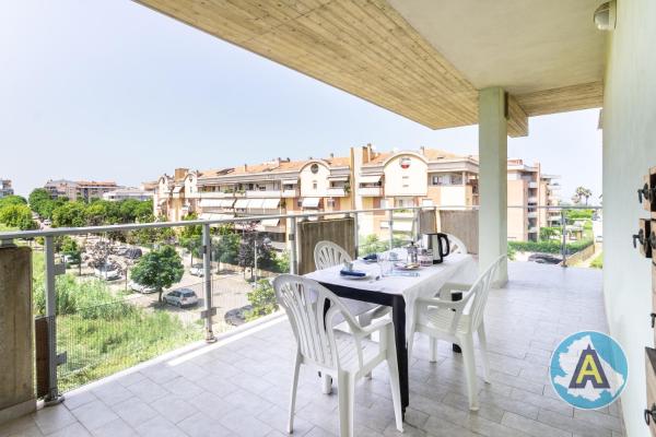 На фото показан объект Bilocale con spazioso terrazzo, расположенный в городе Монтесильвано.