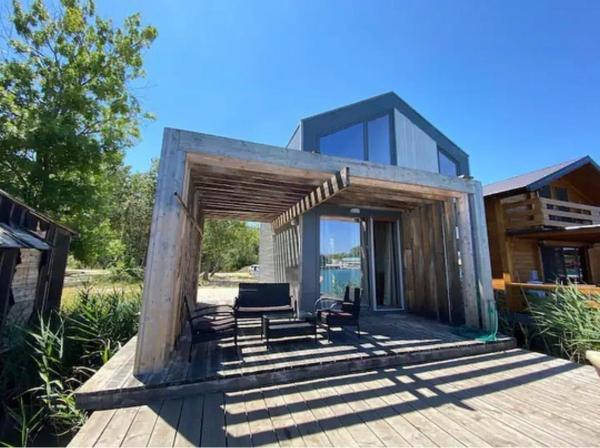 På billedet ses objektet Eli - Waterfront Villa beliggende i byen Ulcinj.