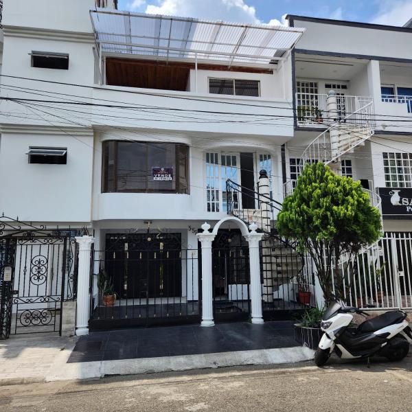 A la foto es mostra l'objecte HOSTAL S Y S CANEY situat a la ciutat de Cali.
