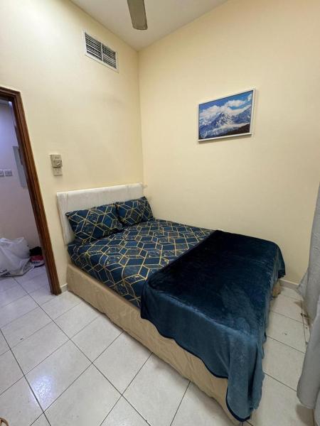 Decent Private family Rooms with Shared washroom next to Burjuman Metro, Dubaj
