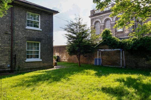 Na zdjęciu widoczny jest obiekt Hampton Court Cottage położony w mieście Hampton.