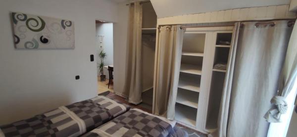 A la foto es mostra l'objecte Vieja Casita de huespedes con Escaleras situat a la ciutat de Reinheim.