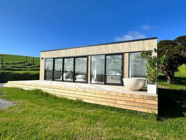 A la foto es mostra l'objecte Luxury Farm Cabin - Coastal Views situat a la ciutat de Pahi.