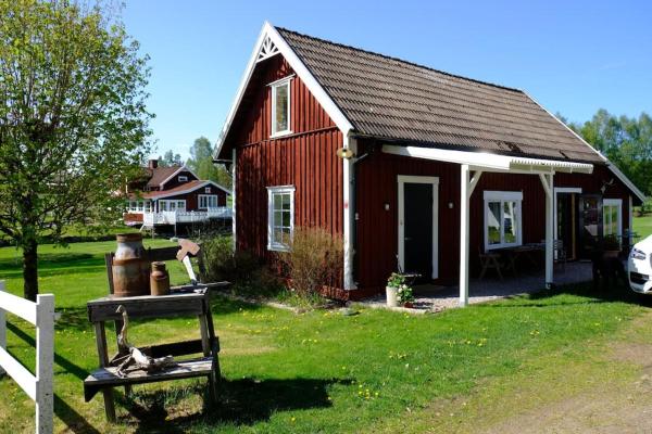 På billedet ses objektet Den lilla Stuga, Ivarsbygget beliggende i byen Lammhult.