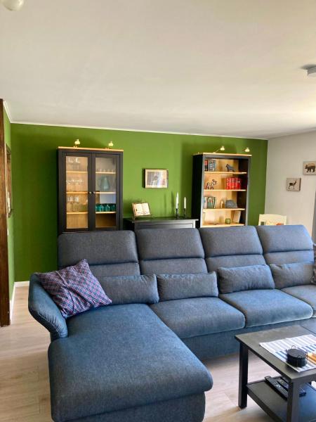 Na zdjęciu widoczny jest obiekt Modernes frisch renoviertes Haus mit gratis Internet położony w mieście Grönskåra.