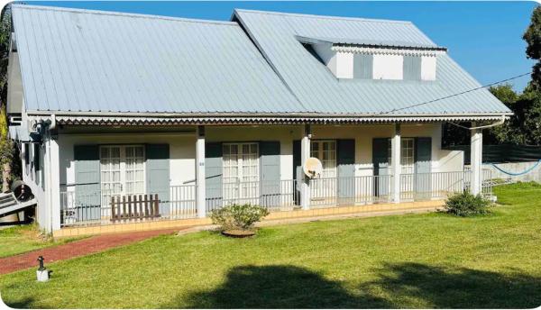 A la foto es mostra l'objecte Villa des écuries BENARD situat a la ciutat de Commune Bègue.
