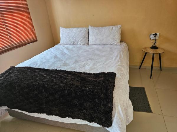 照片显示了位于Rorkeʼs Drift市的Donsie Guesthouse物件。