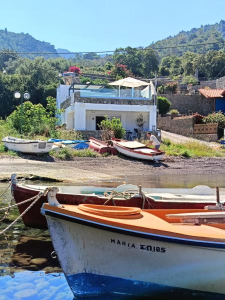 Nella foto è visibile l'oggetto On The Sea Suite&Spa situato nella città di Vathí.