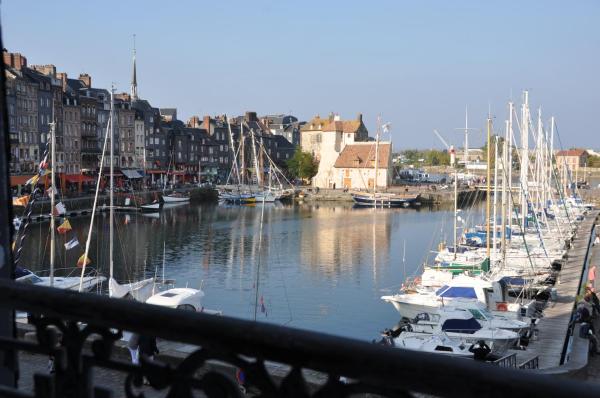På bildet vises objektet La Poupardoise som ligger i byen Honfleur.