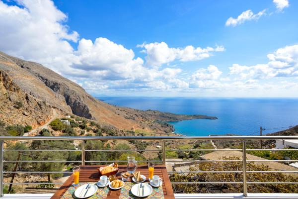 På billedet ses objektet Livaniana Panoramic View House 1 beliggende i byen Arádhaina.