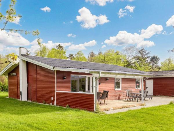 På billedet ses objektet 6 person holiday home in Nibe-By Traum beliggende i byen Nibe.
